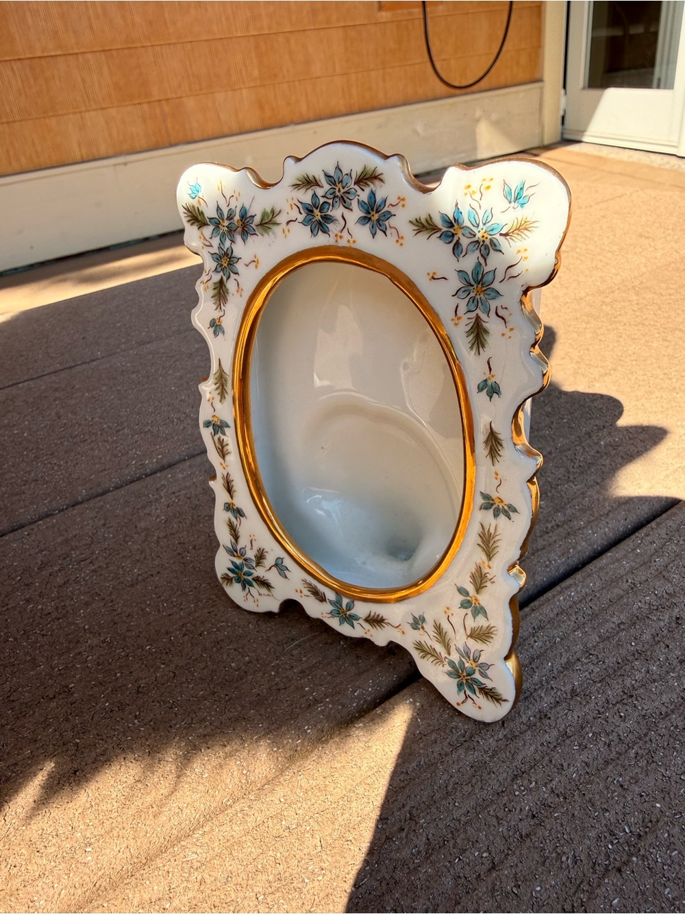 Vintage Ornate White and Gold Floral Decorative Freestanding Picture Frame